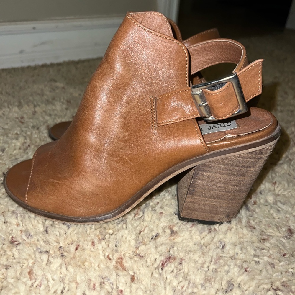 Brown wedge heels.  Steve Madden